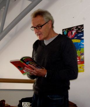 3rd Class Visit Library to See Jeremy Strong